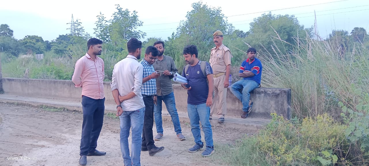 लखनऊ : दबंग बिल्डर ने किया नदी की जमीन पर कब्ज़ा, राजस्व की टीम जांच के लिए पहुंची