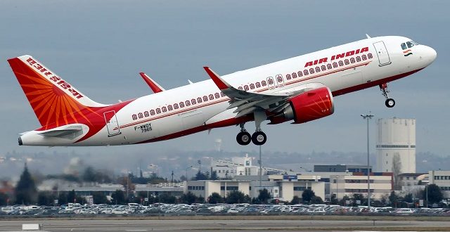 एयर इंडिया एक्सप्रेस ने चालक दल के 25 सदस्यों को भेजे बर्खास्तगी पत्र