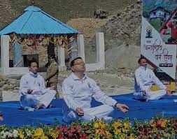 उतराखंड : मुख्यमंत्री पुष्कर सिंह धामी ने आदि कैलाश में किया योग