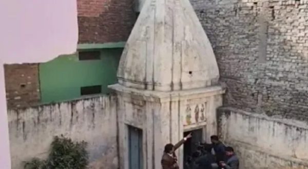 शिव मंदिर के बाद संभल के मुस्लिम बाहुल्य इलाके में मिला प्राचीन राधा-कृष्ण मंदिर