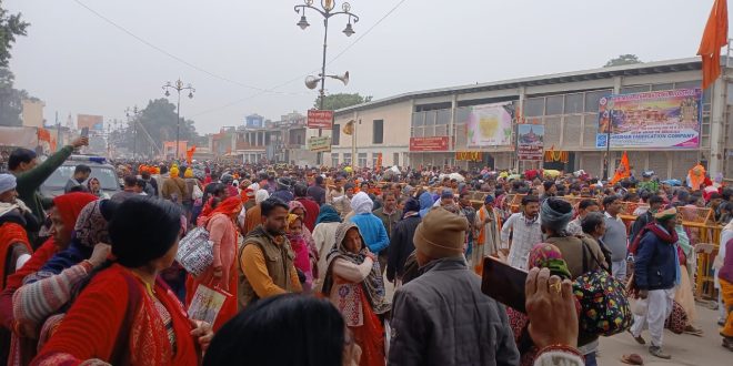 अयोध्या में महाकुंभ स्नान पर्व पर उमड़ी श्रद्धालुओं की भारी भीड़, यातायात व्यवस्था हुई चौपट