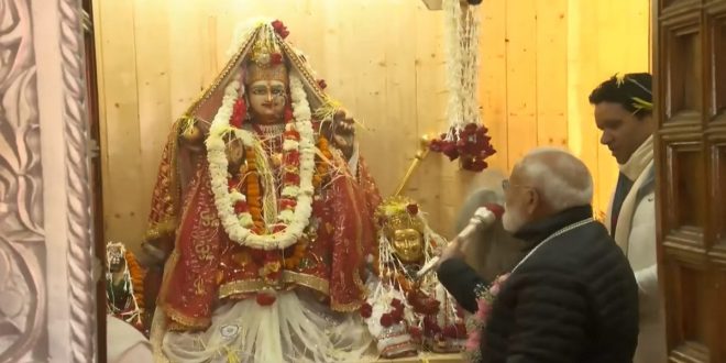 उत्तराखंड दौरे पर पहुंचे पीएम मोदी , मुखबा में की मां गंगा की पूजा-अर्चना