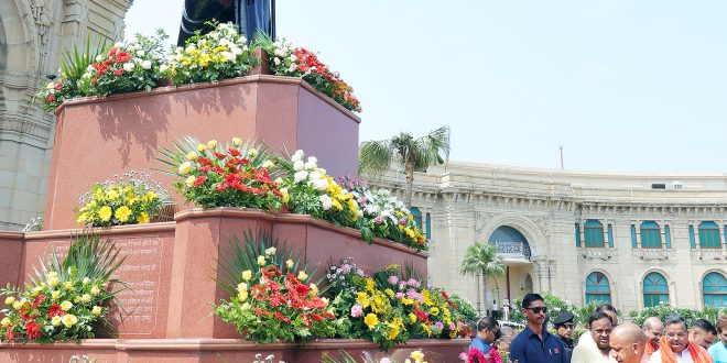 पूर्व प्रधानमंत्री चौधरी चरण सिंह को सीएम योगी ने दी श्रद्धांजलि