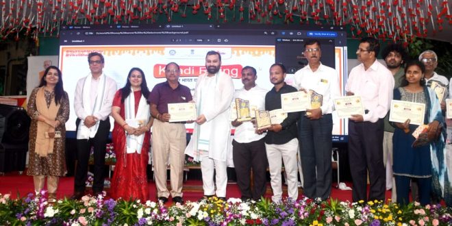 आर्थिक समृद्धि के साथ ही स्वास्थ्य समृद्धि का भी स्रोत बना शहद उत्पादन
