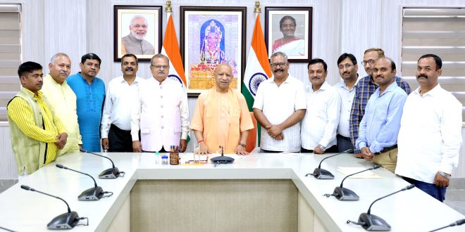मुख्यमंत्री योगी आदित्यनाथ से मिला पत्रकारों का दल