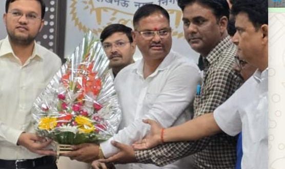  नगर निगम कर्मचारी संघ ने नगर आयुक्त से की शिष्टाचार भेंट