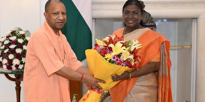 राष्ट्रपति द्रौपदी मुर्मू से मिले सीएम योगी, विकास योजनाओं की दी जानकारी
