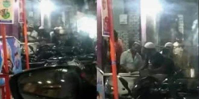 मुजफ्फरनगर के एक होटल में रोटियों पर थूक लगाने का वीडियो वायरल, कारीगर हिरासत में