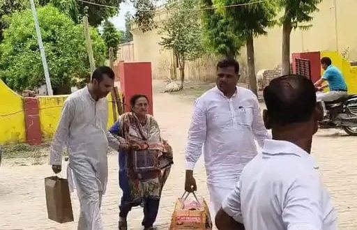 जेल में आजम खां से मिलने पहुंचे पत्नी तजीम और बेटे अदीब, स्वास्थ्य को लेकर जताई चिंता