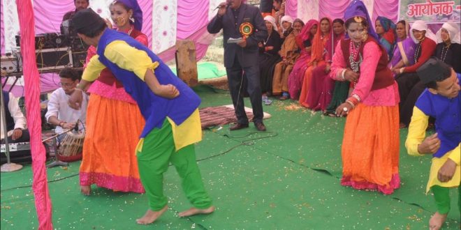 अतरौली में पारंपरिक लोक संस्कृति कार्यक्रम ने दर्शकों को किया मंत्रमुग्ध