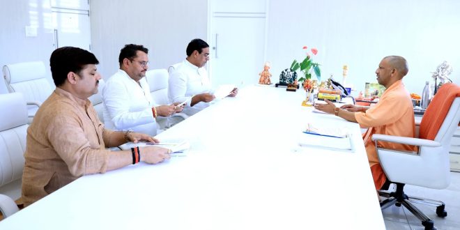 औरैया के जनप्रतिनिधियों ने की CM योगी से शिष्टाचार भेंट, विकास योजनाओं पर हुई चर्चा