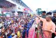 सीएम योगी ने कांवड़ियों पर की पुष्प वर्षा, शिवभक्तों की श्रद्धा का किया सम्मान