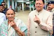 पंचायत चुनाव : सीएम धामी ने मां के साथ किया मतदान, ग्रामीणों से की मतदान की अपील