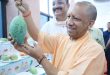जब आम महोत्सव में योगी आम लिखा देख मुस्कुराने लगे सीएम योगी