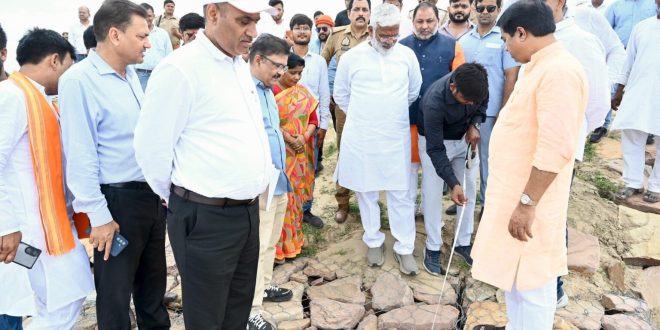 जलशक्ति मंत्री ने बलिया में बाढ़ सुरक्षा कार्यों का किया निरीक्षण,दिए निर्देश