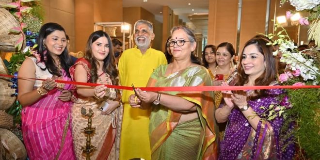 फिक्की फ्लो की ‘अनंतम’ प्रदर्शनी में झलकी हस्तनिर्मित पारंपरिक परिधानों की शान