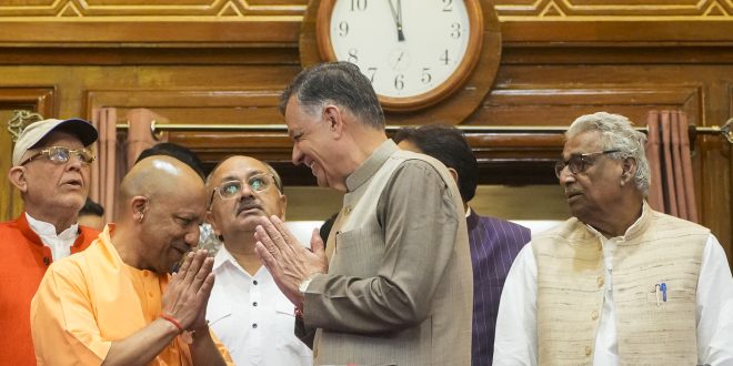 सीएम योगी ने विधान भवन के प्रवेश द्वार के नए गुंबद का लोकार्पण किया