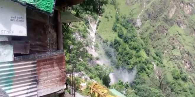 चमोली में भारी भूस्खलन से मचा हड़कंप, विष्णुगाड़ पीपलकोटी जल विद्युत परियोजना के डेम साइट में काम कर रहे आठ मजदूर घायल