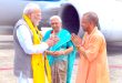 प्रधानमंत्री मोदी वाराणसी पहुंचे, काशी के लोगों ने पुष्पवर्षा कर स्वागत किया