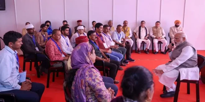 प्रधानमंत्री मोदी ने 1200 करोड़ की आर्थिक सहायता की घोषणा की,आपदा प्रभावित परिवारों से मिले