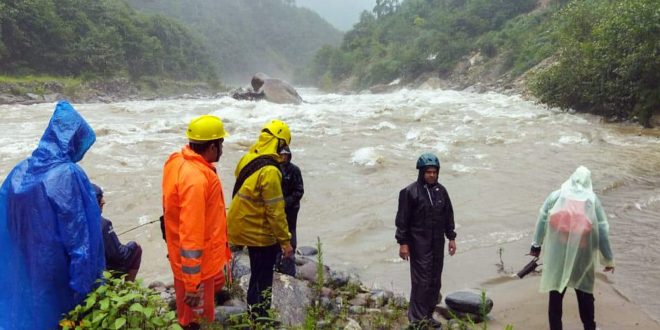 उत्तराखंड : बरसाती नाले में डूबने से वन दरोगा की मौत, बारिश से अनेक सड़कें अवरूद्ध