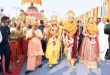 अयोध्या में पर्यटन मंत्री ने रामायण काल की जीवंत झांकियों को जय श्री राम का ध्वज लहराकर किया रवाना