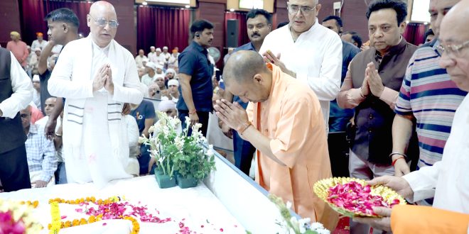 सीएम योगी ने किए संत शिरोमणि साईं चांडूराम जी के अंतिम दर्शन, अर्पित की श्रद्धांजलि