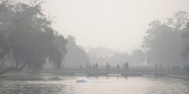 दिवाली के बाद दिल्ली में स्मॉग का कहर, AQI बेहद खराब, रेड जोन’ में पहुंची 