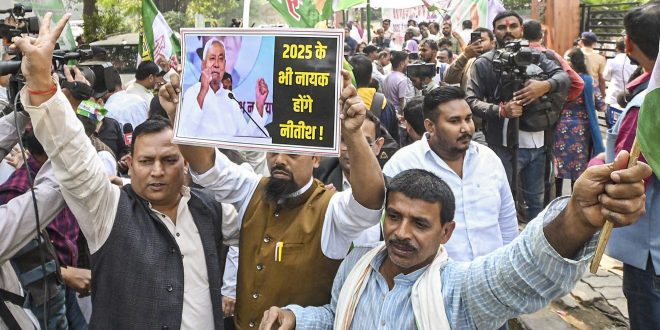 निर्णायक बढ़त के साथ NDA में जश्न जारी, तेजस्वी, खेसारी लाल, तेज प्रताप पीछे, मैथिली ठाकुर आगे