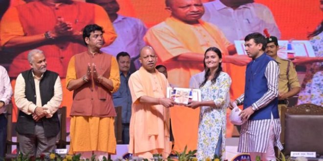 CM योगी ने गोरखपुर पुस्तक महोत्सव का शुभारंभ किया,बच्चों से अपील-स्मार्टफोन की जगह अच्छी पुस्तकों में करें अपने समय का निवेश