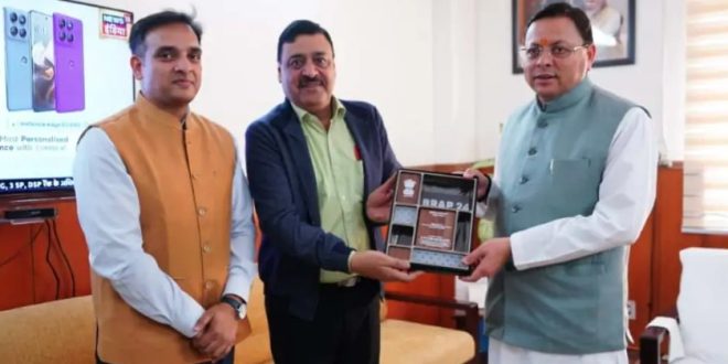 मुख्यमंत्री धामी को सौंपा व्यापार सुधार कार्ययोजना टॉप अचीवर्स पुरस्कार