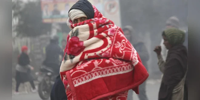 Weather Update: यूपी में भयंकर ठंड, कई जिलों में स्कूल बंद, 35 जिलों के लिए मौसम विभाग का अलर्ट