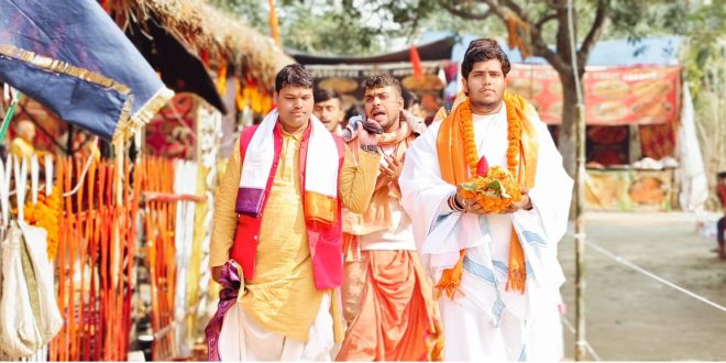 वैदिक मंत्रोच्चार के बीच पंचांग पूजन, मंडप प्रवेश, और वेदी पूजन का हुआ आयोजन