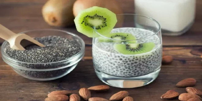 चिया सीड्स फायदे, Chia Seeds Benefits, ग्लोइंग स्किन, Glowing Skin, स्किन के लिए चिया सीड्स, Chia Seeds for Skin, हेल्दी स्किन टिप्स, Healthy Skin Tips, स्किन हाइड्रेशन, Skin Hydration, एंटीऑक्सीडेंट फूड्स, Antioxidant Foods, Chia Seeds Uses, Skin Care Home Remedies, Natural Skin Glow