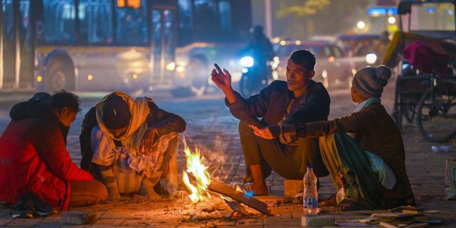 दिल्ली को कोहरे से कब मिलेगी राहत? 7 राज्यों में बारिश–बर्फबारी की चेतावनी, IMD का बड़ा अपडेट