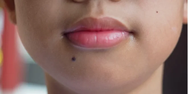 चेहरे के तिल में छुपा है किस्मत का राज, अनदेखी पड़ सकती है भारी