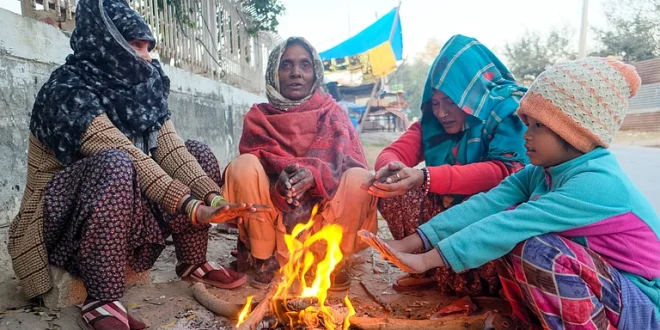 उत्तर भारत में ठंड का कहर: यूपी में ‘एक्स्ट्रीम कोल्ड डे’, दिल्ली में 6 डिग्री तक लुढ़केगा पारा; IMD का कोहरा-शीतलहर अलर्ट