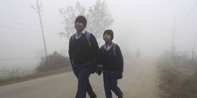 यूपी में ठंड का कहर: बरेली में कक्षा 1 से 8 तक 20 दिसंबर तक स्कूल बंद, लखनऊ-बाराबंकी में बदला समय