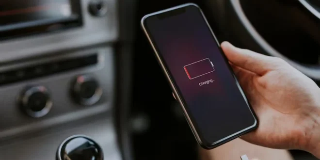 Smartphone Battery Care Tips, Phone Battery Life Increase, Mobile Battery Health, Lithium Ion Battery Care, Smartphone Charging Mistakes, Phone Overheating Problem, Battery Saving Tips, स्मार्टफोन बैटरी टिप्स, मोबाइल बैटरी कैसे बढ़ाएं, फोन बैटरी खराब होने के कारण, बैटरी सेहत कैसे रखें, मोबाइल चार्जिंग गलतियां