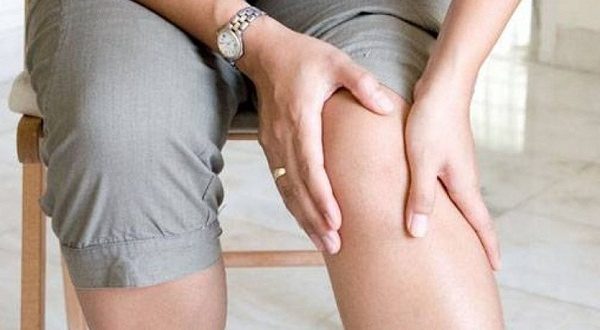 जोड़ों के दर्द से हैं परेशान? अपनाएं ये आसान घरेलू उपाय, जल्द मिलेगी राहत