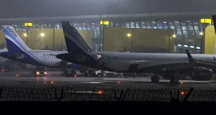 दिल्ली एयरपोर्ट फ्लाइट देरी, पटना एयरपोर्ट मौसम, घना कोहरा हवाई यातायात, फ्लाइट लेट न्यूज, स्पाइसजेट अलर्ट, CAT III लैंडिंग, दिल्ली एनसीआर फ्लाइट अपडेट, Flight Delay News India, Delhi Airport Fog Alert, Patna Airport Flights, SpiceJet Advisory, Low Visibility Flight Operations, CAT III Landing System