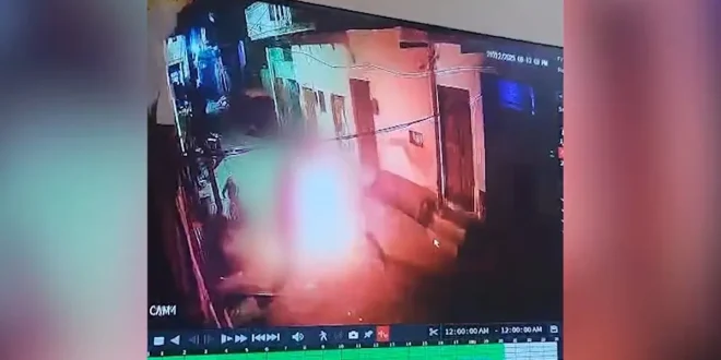 शादी की खुशियां मातम में बदलीं: अलाव में पेट्रोल डालते ही भड़की आग, 2 मासूम जले; सड़क पर दौड़ते दिखे बच्चे, CCTV वीडियो वायरल