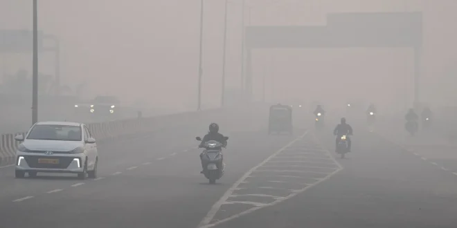 Delhi NCR Fog Update: घने कोहरे की गिरफ्त में दिल्ली-NCR, विजिबिलिटी 5 मीटर से भी कम; फ्लाइट-ट्रेन लेट, IGI एयरपोर्ट की एडवाइजरी जारी