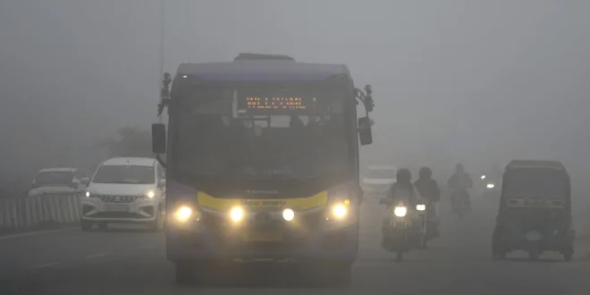 Delhi fog news, दिल्ली घना कोहरा, Dense fog alert India, IMD fog warning, उत्तर भारत मौसम अपडेट, UP cold wave alert, Weather forecast December, घने कोहरे का अलर्ट, North India fog update, ठंड और कोहरा समाचार