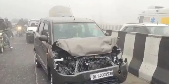 कोहरे की चादर बनी काल, दिल्ली-लखनऊ हाईवे पर 8 गाड़ियां भिड़ीं, तीन घायल; हाईवे पर लगा लंबा जाम
