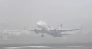 दिल्ली में घना कोहरा, दिल्ली एयरपोर्ट एडवाइजरी, विजिबिलिटी शून्य दिल्ली, फ्लाइट लेटेस्ट अपडेट, IGI Airport flight delay, Delhi fog news, Delhi airport advisory, Zero visibility Delhi, Flight delay due to fog, IMD weather update