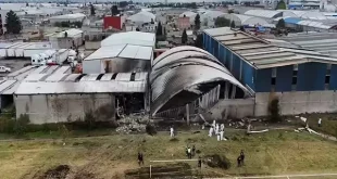 मध्य मेक्सिको में एक बड़ा विमान हादसा सामने आया है। इमरजेंसी लैंडिंग की कोशिश कर रहा एक छोटा निजी विमान दुर्घटनाग्रस्त हो गया,