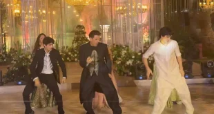 ऋतिक रोशन, Hrithik Roshan, रोशन फैमिली, Roshan Family Wedding, ऋतिक रोशन डांस वीडियो, Hrithik Roshan Dance Video, रेहान रोशन, Rehaan Roshan, ऋदान रोशन, Hridaan Roshan, सबा आजाद, Saba Azad, ईशान रोशन शादी, Eshan Roshan Wedding, राकेश रोशन, Rakesh Roshan, बॉलीवुड शादी वायरल वीडियो, Bollywood Wedding Viral Video