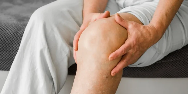 रूमेटॉइड आर्थराइटिस दर्द, सर्दियों में जोड़ों का दर्द, आर्थराइटिस के लक्षण, जोड़ों में सूजन और अकड़न, रूमेटॉइड आर्थराइटिस उपचार, arthritis pain in winter, rheumatoid arthritis symptoms, joint pain winter, arthritis relief tips, autoimmune arthritis treatment