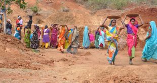 केंद्र सरकार ने ग्रामीण रोजगार से जुड़ी देश की सबसे बड़ी योजना पर बड़ा फैसला लेते हुए मनरेगा (MGNREGA) का नाम बदलने को मंजूरी दे दी